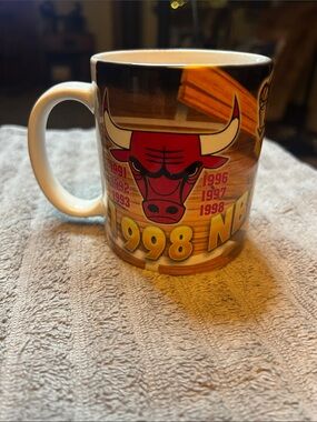 NBA Chicago Bulls Red, Black and White Championship Years Mug